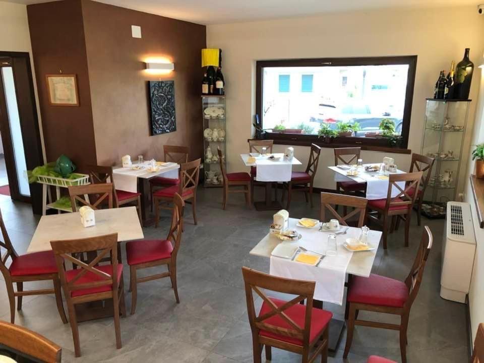 Hotel Locanda Rossa Romans di Varmo Exterior foto
